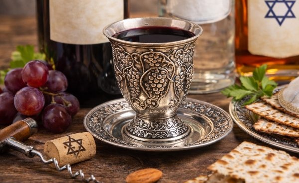 אלכוהול כשר לפסח – מה חשוב לבדוק לפני שקונים?